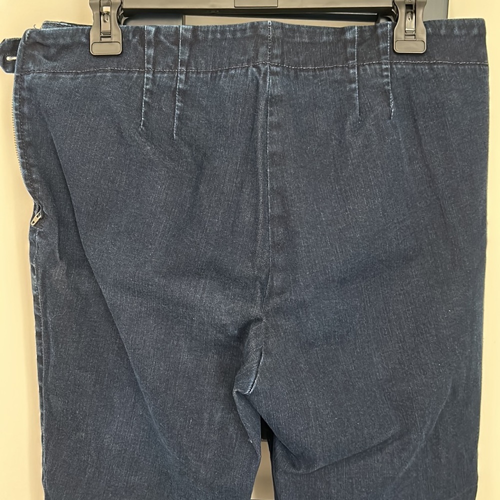 Talbots Tapered Fit Jeans with Side Zipper. Size 12